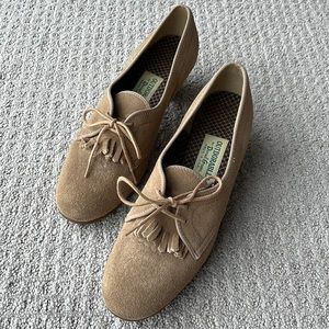 Daniel Green vintage suede tassel oxford with heel, size 7